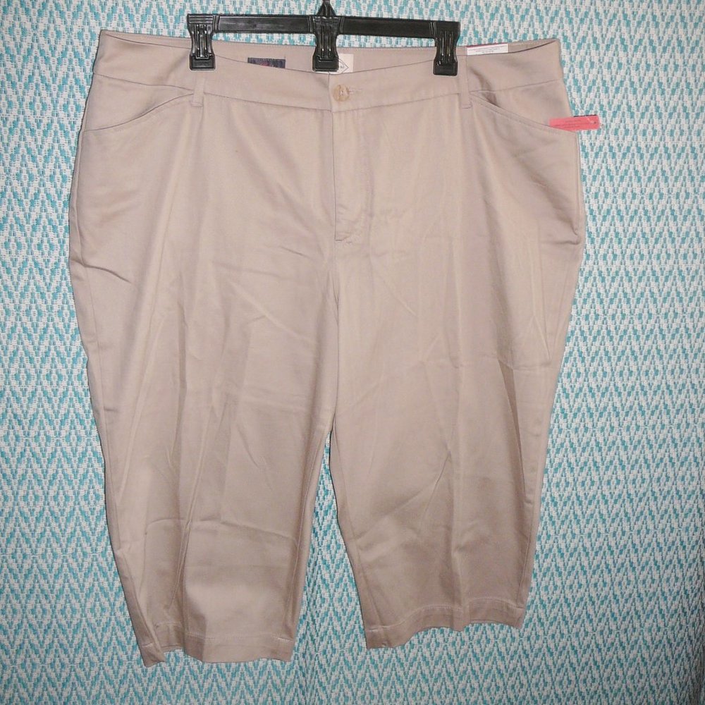 NWT St John Bay Classic Capri Pants Plus 22W